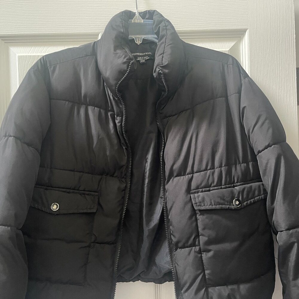 Tween girls Black puffer jacket by Wednesdays Girl - size XXS